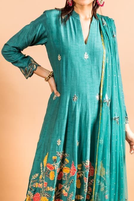 Sunita Nagi_Green Dupion Embroidered Leather Notched Round Neck Applique Kurta Palazzo Set _Online_at_Aza_Fashions