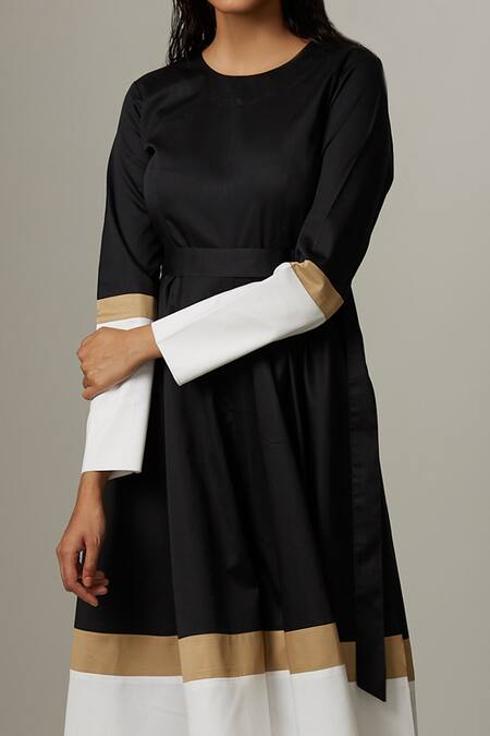 Escape By Aishwarya Black Cotton Satin Round Neck Colorblock Jumpsuit at Aza Fashions Escape By Aishwarya_Black Cotton Satin Round Neck Colorblock Jumpsuit _at_Aza_Fashions