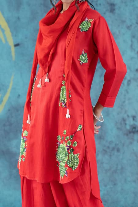 Kacha Tanka Red Cotton Satin Applique Floral Round Neck Rose Pattern Kurta Set Online at Aza Fashions Kacha Tanka_Red Cotton Satin Applique Floral Round Neck Rose Pattern Kurta Set _Online_at_Aza_Fashions