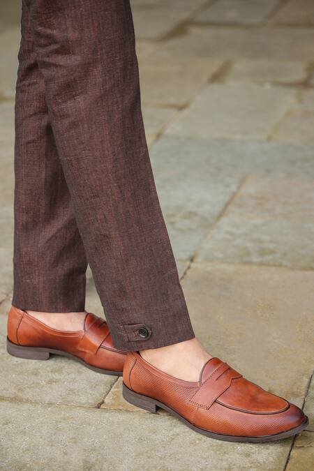 Raw & Rustic By Niti Bothra_Brown Linen Bundi And Pant Set _at_Aza_Fashions