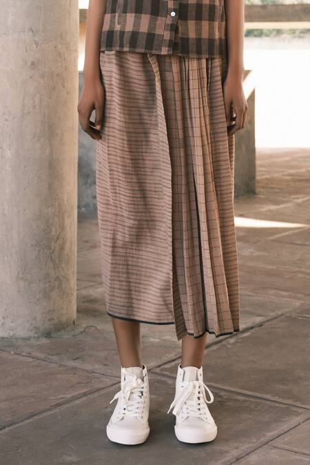 Urvashi Kaur Brown Cotton Liso Organic Hand Block Print Skirt Online at Aza Fashions Urvashi Kaur_Brown Cotton Liso Organic Hand Block Print Skirt _Online_at_Aza_Fashions