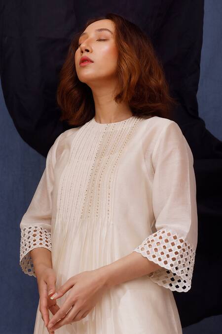 Shop_Chokhi Chorri_Off White Kurta Silk Chanderi Cutwork Mosaic Round Neck Mahsa With Pant _Online_at_Aza_Fashions