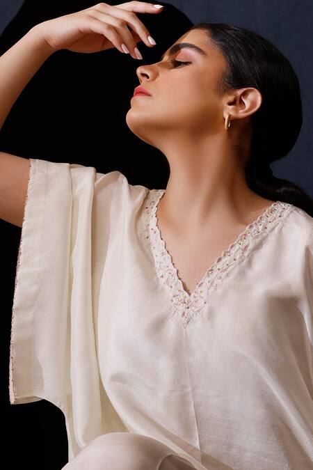 Chokhi Chorri_White Silk Embroidery V-neck Afro Asymmetric Top With Pant _at_Aza_Fashions