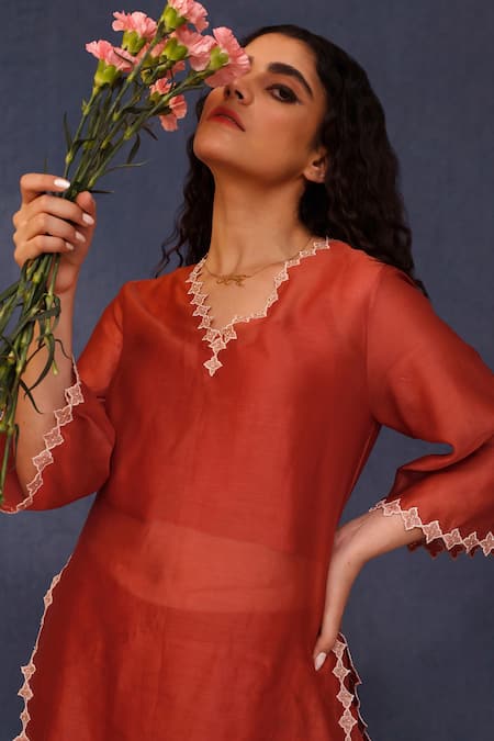 Chokhi Chorri_Red Kurta Silk Chanderi Placement Embroidery Floral V Neck Azin With Pant _Online_at_Aza_Fashions