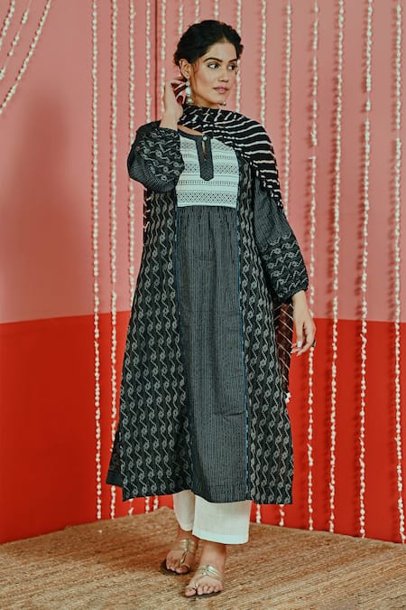 Shop Myaara Black Cotton Keyhole Neck Geometric Woven Pattern Kurta With Pant Online at Aza Fashions Shop_Myaara_Black Cotton Keyhole Neck Geometric Woven Pattern Kurta With Pant _Online_at_Aza_Fashions