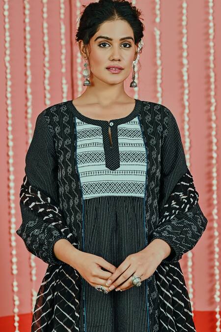 Myaara Black Cotton Keyhole Neck Geometric Woven Pattern Kurta With Pant at Aza Fashions Myaara_Black Cotton Keyhole Neck Geometric Woven Pattern Kurta With Pant _at_Aza_Fashions
