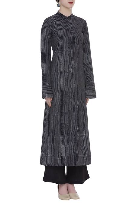 Urvashi Kaur_Black Cotton Mandarin Collar Block Print Striped Kurta _Online_at_Aza_Fashions