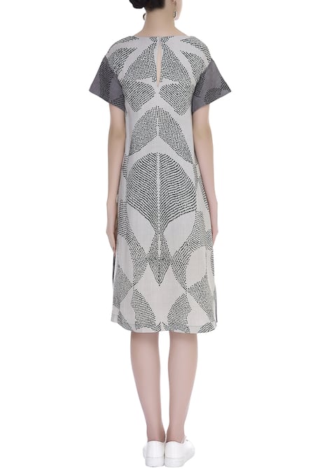 Urvashi Kaur Tie & Dye Embroidered Midi Dress 