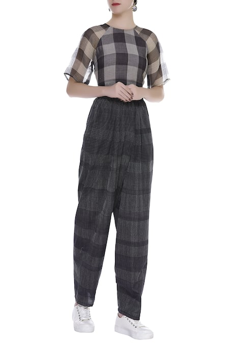 Urvashi Kaur Checkered Round Neck Crop Top 