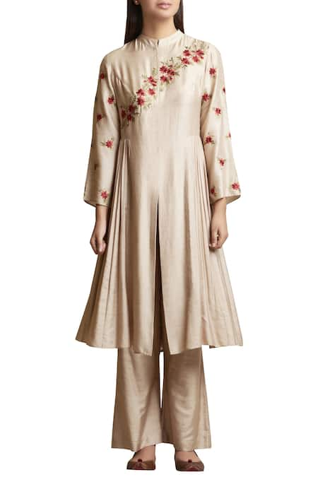 Sue Mue Beige Kurta Set With Diagonal Embroidery Pattern 