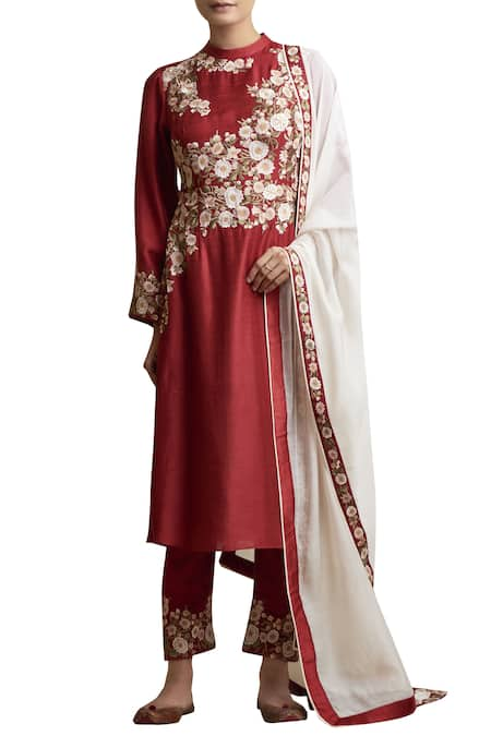 Sue Mue Embroidered Kurta Set 