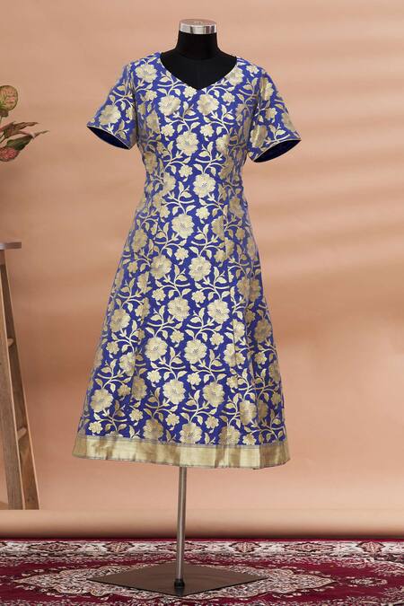 Khwaab By Sanjana Lakhani_Blue V-neck Flared Woven Floral Kurta _Online_at_Aza_Fashions