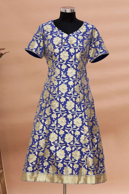 Nazaakat by Samara Singh Woven Floral Kurta  