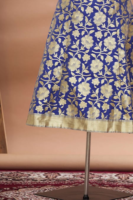 Khwaab By Sanjana Lakhani_Blue V-neck Flared Woven Floral Kurta _at_Aza_Fashions