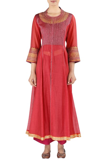 Latha Puttanna_Red Chanderi Thread Work Round Neck Embroidered Kurta Set With Dupatta _Online_at_Aza_Fashions