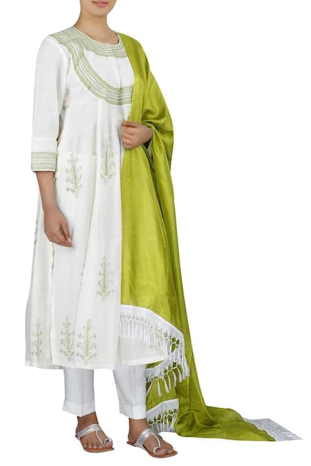 Latha Puttanna Chanderi pintuck kurta with pants 