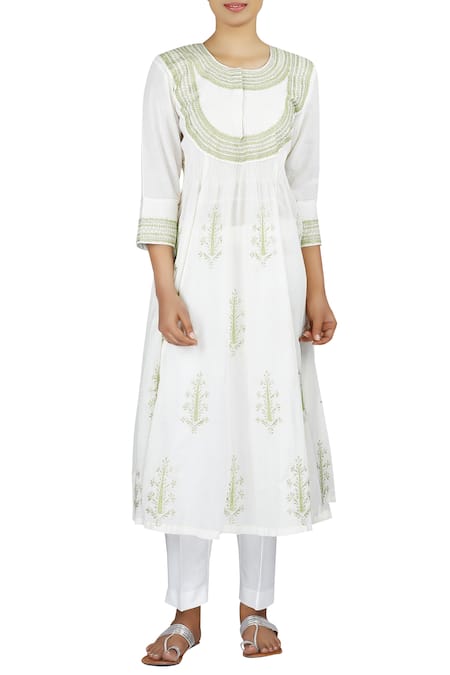 Latha Puttanna_White Chanderi Thread Work Round Neck Pintuck Kurta With Pant _Online_at_Aza_Fashions