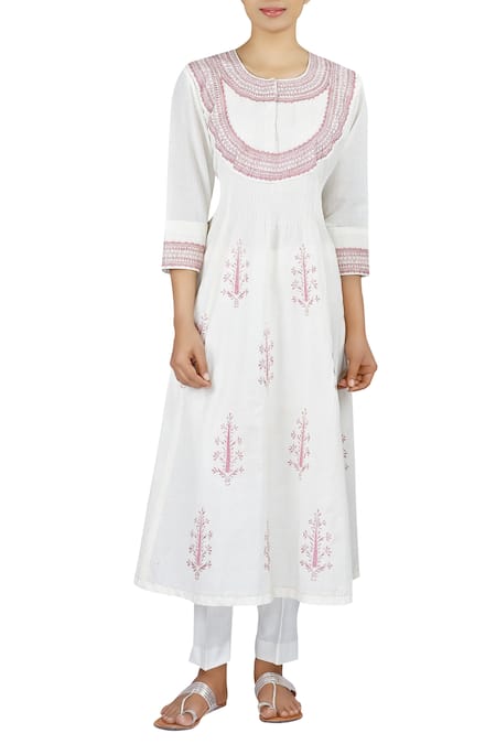 Latha Puttanna_White Chanderi Thread Work Round Neck Anarkali Set _Online_at_Aza_Fashions