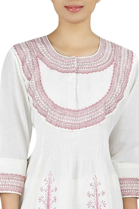 Buy_Latha Puttanna_White Chanderi Thread Work Round Neck Anarkali Set _Online_at_Aza_Fashions