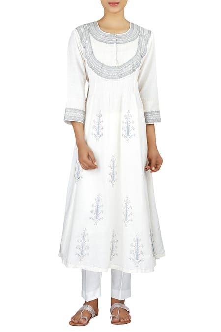 Latha Puttanna_Blue Chanderi Thread Work Round Neck Dual Color Embroidered Anarkali Set _Online_at_Aza_Fashions