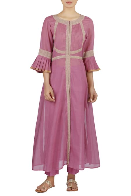 Latha Puttanna Chanderi kurta with cutout back & pants 