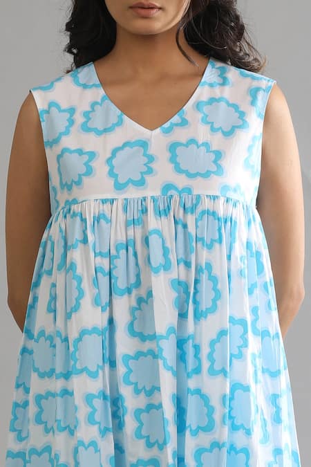 Khat_White Poplin, Cotton V-neck Flower Print Gathered Kurta And Pant Set _Online_at_Aza_Fashions