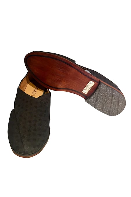 Artimen_Black Plain Handcrafted Peshawari Shoes _Online_at_Aza_Fashions