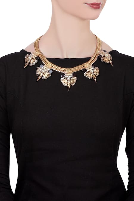 Outhouse Mystical pearl necklace 