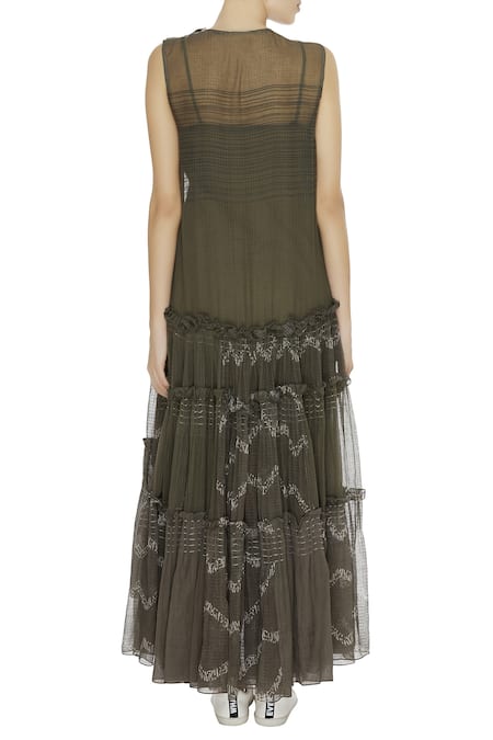 Urvashi Kaur Oversized Tiered Gown With Inner 