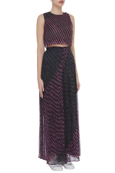 Urvashi Kaur_Pink Kota Doria Round Neck Leheriya Dye Sleeveless Crop Top _Online_at_Aza_Fashions