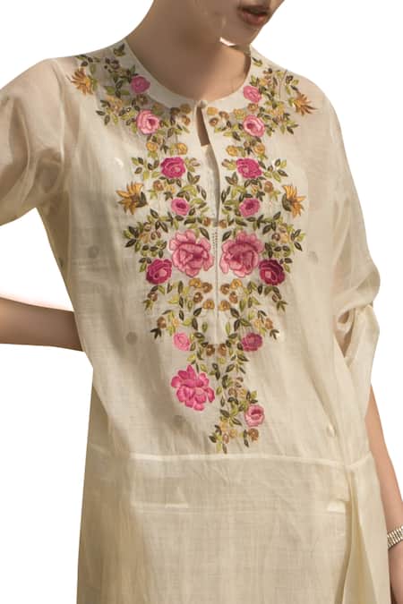 Prama By Pratima Pandey Floral embroidered kurta with crushed inner 