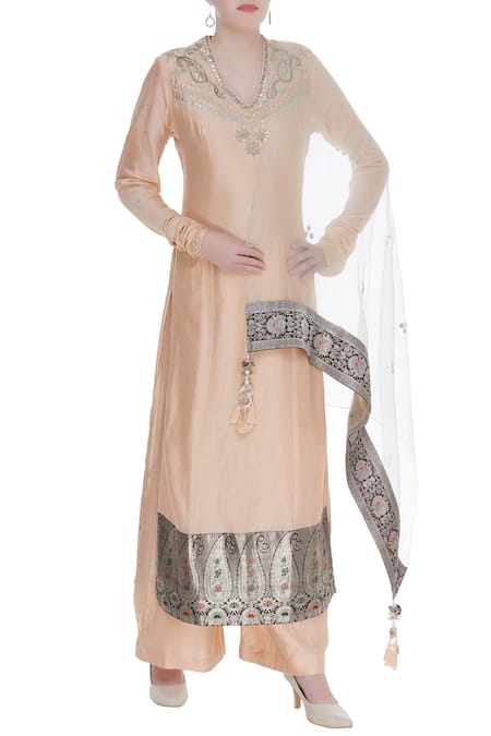 Priyanka Singh Gota pati & sequin embroidered kurta with pants and dupatta 