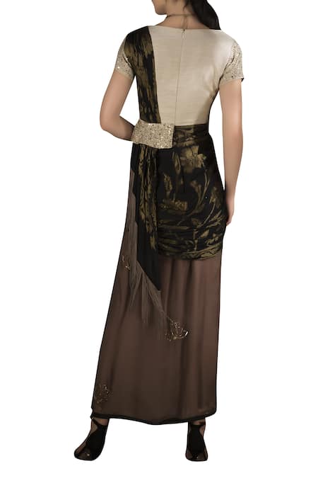 Neha & Tarun Embroidered draped saree with brocade work pallu 