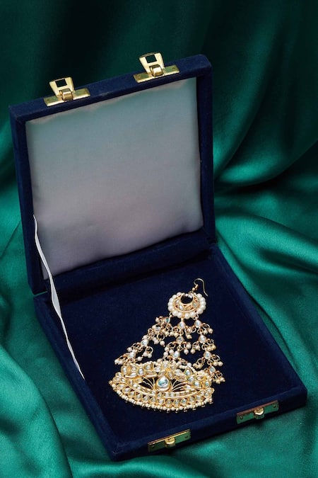 Buy Just Shradhas Gold Plated Tear Drop Kundan Passa Online at Aza Fashions Buy_Just Shradhas_Gold Plated Tear Drop Kundan Passa _Online_at_Aza_Fashions