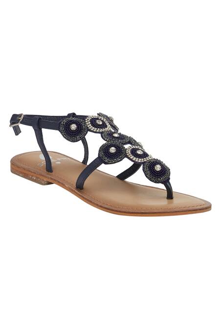 Buy online Black Back Strap Sandal from flats for Women by Space for ₹609  at 45% off | 2024 Limeroad.com