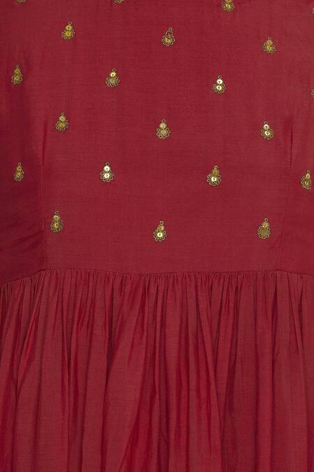 Sagaa By Vanita_Red Silk Embroidered Round Neckline Kurta Set_at_Aza_Fashions