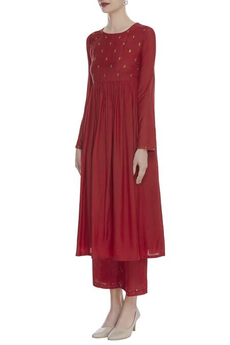 Sagaa By Vanita_Red Silk Embroidered Round Neckline Kurta Set_Online_at_Aza_Fashions