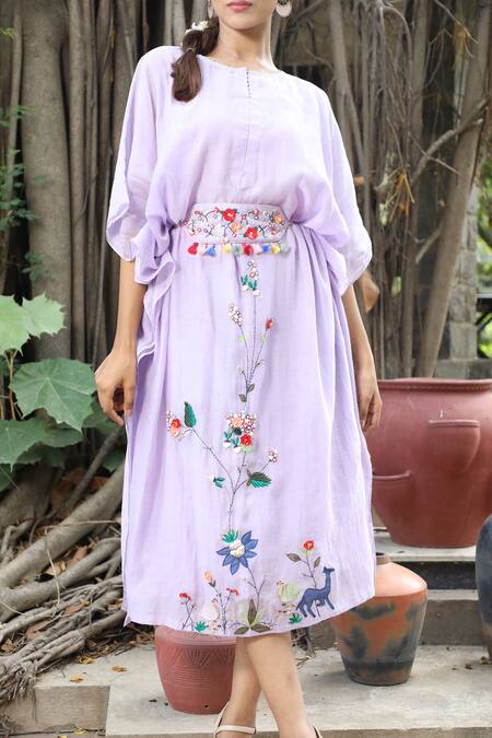 Desert Shine By Sulochana Jangir_Purple Chanderi Embroidery Round Neck Deer And Duck Kaftan_at_Aza_Fashions