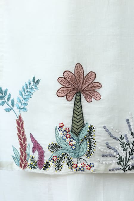 Desert Shine By Sulochana Jangir_White Chanderi Embroidery Round Neck Handwoven Kurta And Pant Set_Online_at_Aza_Fashions