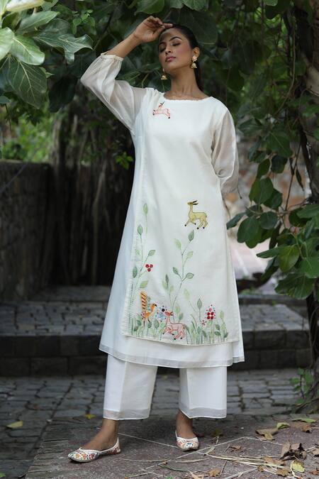 Desert Shine By Sulochana Jangir_White Chanderi Embroidery Round Neck Handwoven Kurta And Pant Set_at_Aza_Fashions