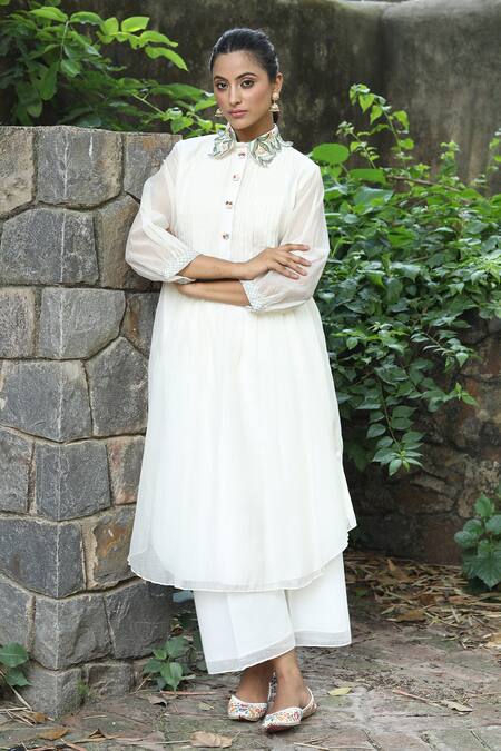 Desert Shine By Sulochana Jangir_White Chanderi Sequins, Beads, Patchwork Bandeau Embroidered Kurta And Pant Set_at_Aza_Fashions