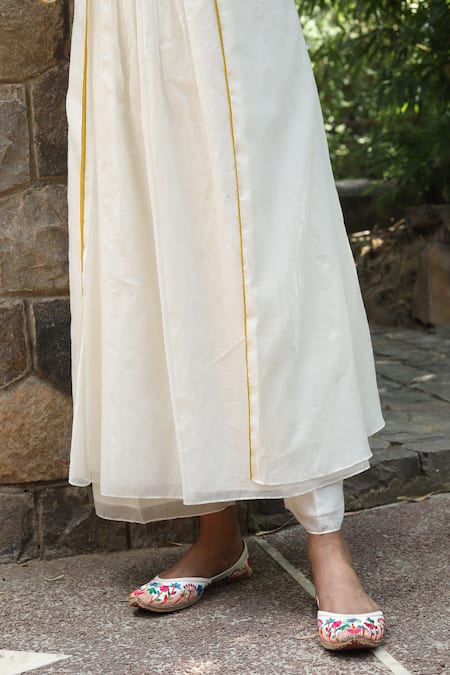 Desert Shine By Sulochana Jangir_White Chanderi Embroidery Split V-neck Botanical Kurta And Pant_Online_at_Aza_Fashions
