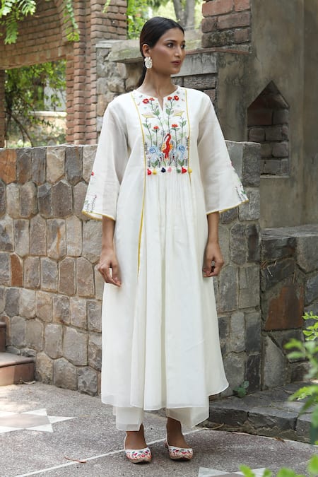 Shop_Desert Shine By Sulochana Jangir_White Chanderi Embroidery Split V-neck Botanical Kurta And Pant_Online_at_Aza_Fashions