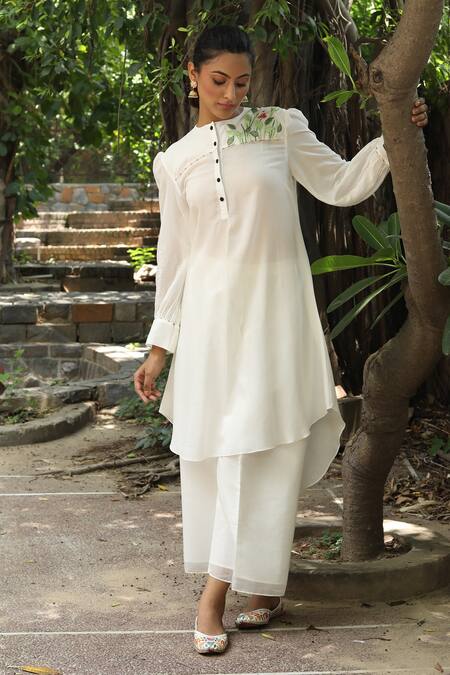 Desert Shine By Sulochana Jangir_White Chanderi Embroidery Round Neck Kurta_Online_at_Aza_Fashions