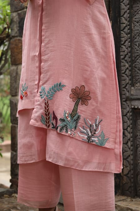 Desert Shine By Sulochana Jangir_Pink Handloom Cotton, Chanderi Embroidery, Patchwork Motif Kurta And Pant Set_at_Aza_Fashions
