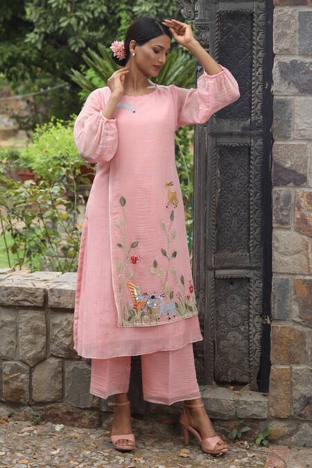 Desert Shine By Sulochana Jangir_Pink Chanderi Embroidery Round Neck Motif Kurta And Pant Set_Online_at_Aza_Fashions