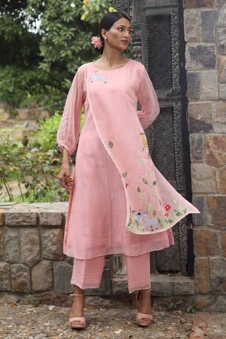 Desert Shine By Sulochana Jangir_Pink Chanderi Embroidery Round Neck Motif Kurta And Pant Set_at_Aza_Fashions
