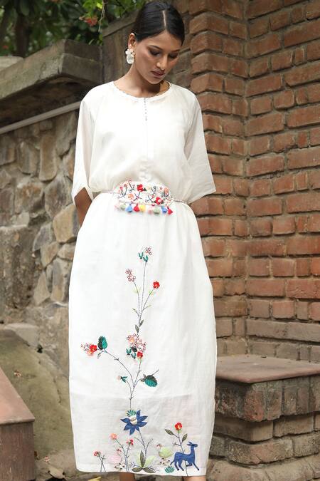 Shop_Desert Shine By Sulochana Jangir_White Chanderi Embroidery Round Neck Deer And Duck Kaftan_Online_at_Aza_Fashions
