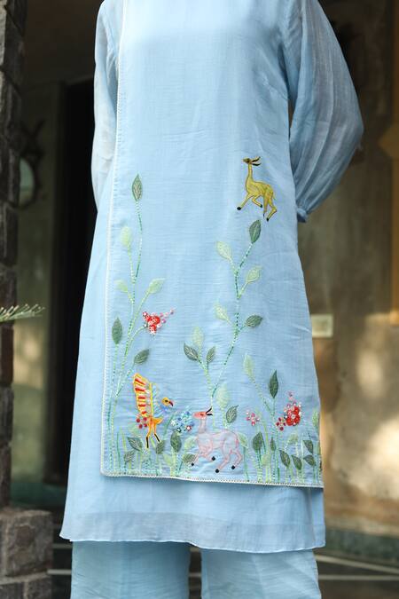 Desert Shine By Sulochana Jangir_Blue Chanderi Embroidery, Patchwork Round Neck Kurta And Pant Set_at_Aza_Fashions