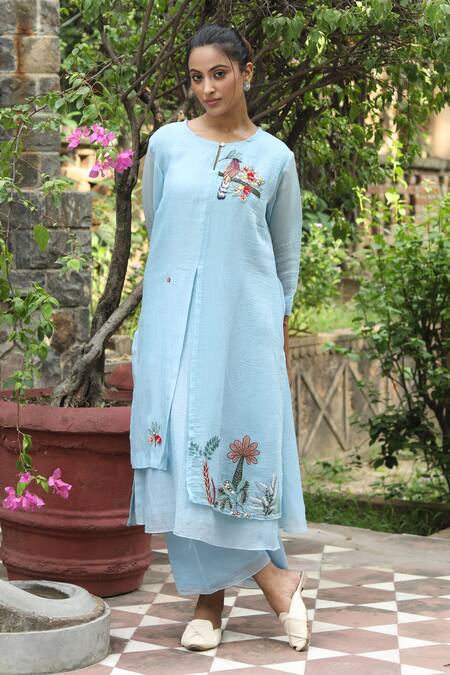 Desert Shine By Sulochana Jangir_Blue Chanderi Embroidery Round Neck Kurta And Pant Set_Online_at_Aza_Fashions